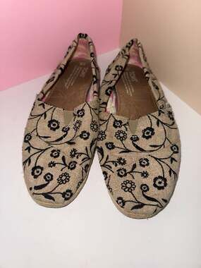 Toms